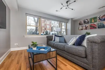 Image de Condo entièrement nommé à Andersonville - à voir!