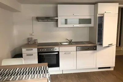 Image de Grand appartement en sous-sol avec kitchenette et salle de bain, situé au centre,