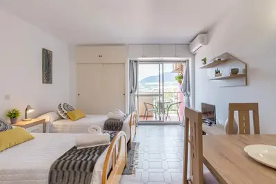 Image de Appartement confortable avec piscine et vue sur la mer