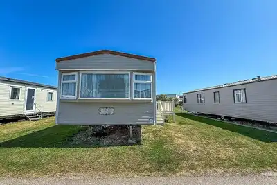 Image de Caravane adaptée pour les chiens de 8 places avec chauffage central dans le parc de Kessingland, réf. 90040s