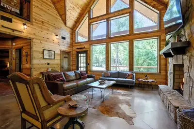 Image de Tout neuf! Isolé! Pinot dans les pins; 3 Br; 3. 5Bath; Grenier; Chambre avec lits superposés; Jacuzzi