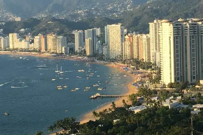 Image de Une vue incroyable sur la baie d'Acapulco avec des brises toute la journée