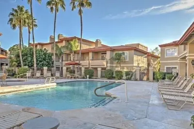 Image de Propre Confortable Resort Réglage près de la piscine chauffée, wifi rapide, de superbes vues!