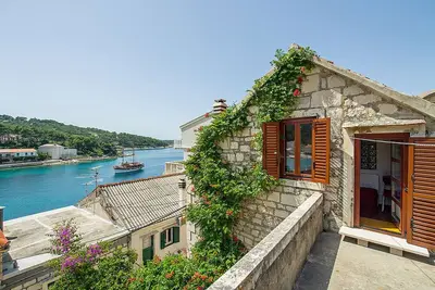 Image de Spacieuse maison en pierre du 19ème siècle, près de la plage