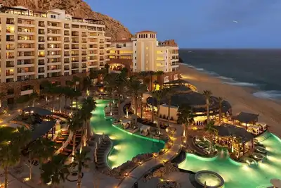 Image de Magnifique complexe hôtelier situé à la pointe de Cabo San Lucas. Élégant et amusant avec toutes les commodités dont vous pourriez avoir besoin.