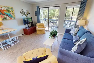 Image de Savannah Beach et Racquet Club Unité B108 Vues panoramiques sur l'eau Piscine