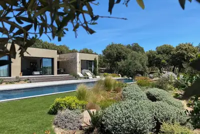 Image de Villa de standing contemporaine vue mer et Sardaigne