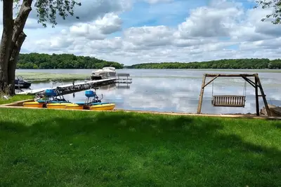 Image de Belle maison en bois rond sur le lac Circle!