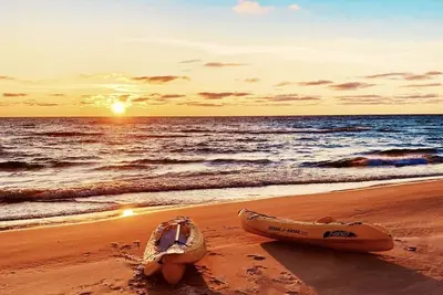 Image de Nouvelle Liste! Lake Front Cottage, vues à couper le souffle, 4 chambres / 2 salles de bain