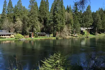 Image de Charmante Et Spectaculaire Maison En Bord De Riviere, Belle En Toute Saison De L'Annee!