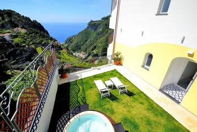 Image de Villa Clarice F: Un studio lumineux et ensoleillé dans un endroit calme.