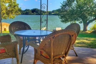 Image de LakeFrontHome ** PetsWelcome ** PrivatePatio ** LargeBackyard **