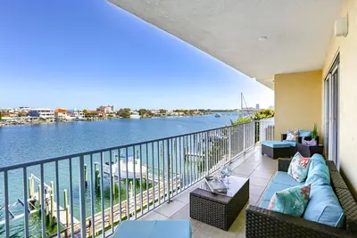 Image de Waterfront Family Friendly Beauty, cuisine gastronomique, immense balcon, piscine, 3 salles de bain complètes-304 Bay Harbor