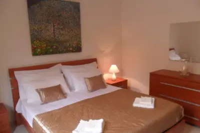 Image de Appartement 1 chambre pour 4 personnes avec wifi privé.