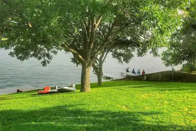 Image de ⭐ RusticHouse ⭐ Perfect4Groups ⭐ LargeLawn ⭐ LakeFront ⭐ Patio ⭐ Grill ⭐