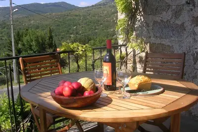 Image de Rabouillet: Village tranquille en moyenne montagne, plein de possibilités de randonnées aux alentours