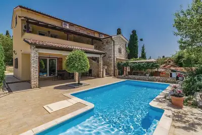 Image de Maison confortable à Manjadvorci avec.