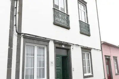Grand Logement Sur Le Premier ÉTAGE De La Maison De 3 Chambres