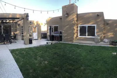Uptown Retreat Home avec détaché Casita- Sauna / Hot Tub / Fooseball