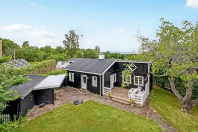 Image de Maison confortable à Dronningmølle avec.