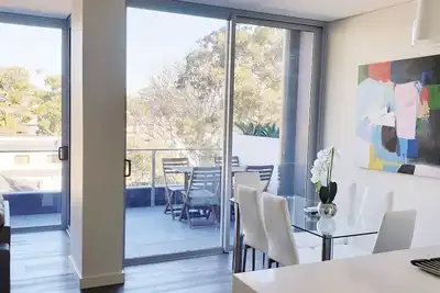 Image de Tout Neuf! Luxe moderne 2b2b Apt, Vue sur l'eau, Emplacement