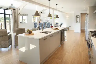 Image de Une conversion de grange contemporaine dans une zone de beauté naturelle exceptionnelle.
