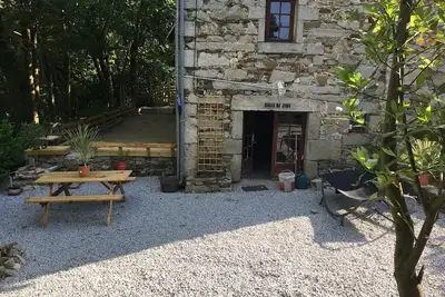 Image de Joli cottage pierre calme et luxuriant