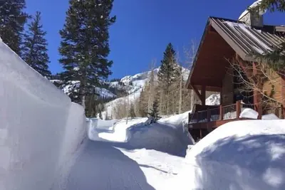 Image de Twin Peaks Lodge: 4 Br, 4 Ba House à Brighton, pour 16 personnes