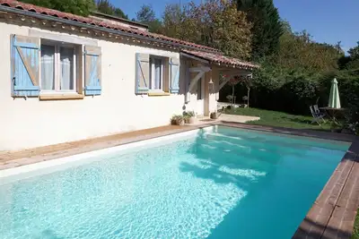 Image de Petite maison à la campagne avec piscine privée