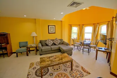 Image de Détendez-vous au bord des Caraïbes dans un condo de charme avec une vue imprenable.