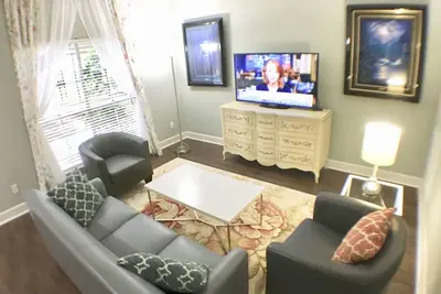 Image de Emplacement et maison de ville super propre 2 chambres