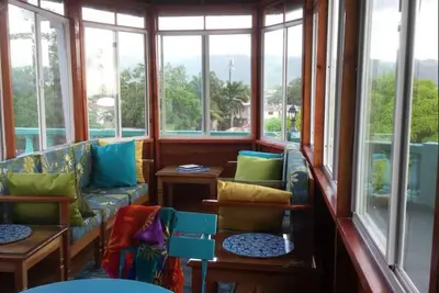 Image de Cloud 9 pour les amoureux, mini-maison sur le toit-terrasse