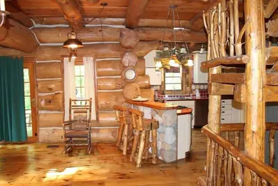 Image de Log Cabin Dream Catcher (Newaygo, Mi): Just Listed! 10-12 personnes-Central Air, WiFi, 60 acres privés