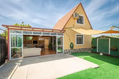 Image de Petite maison parmi les oranges