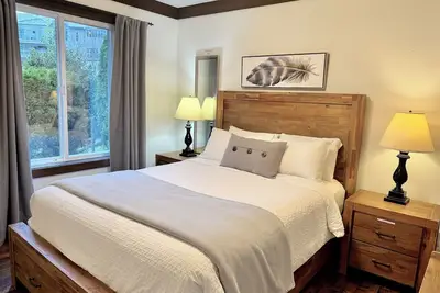 Image de 2-bedroom cottage | queen bed + 2 twins + queen sofa bed | accommodates up to 6