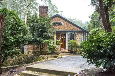 Image de 3 b / r Stone sur la colline