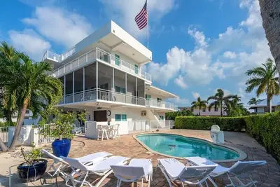 Image de Safety Harbor Home Canalfront - Belle maison de la piscine avec les impuretés
