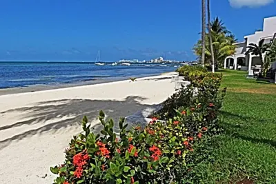 Belle villa face à la plage dans la zone hôtelière de Cancun.
