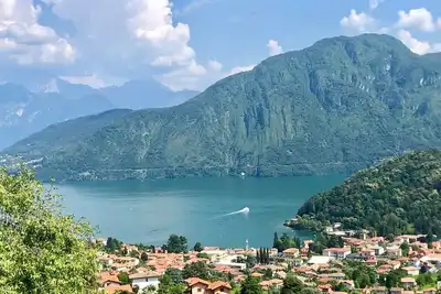 Image de Lenno Villa Panoramic. Une maison moderne avec vue sur le lac pouvant accueillir 8 personnes
