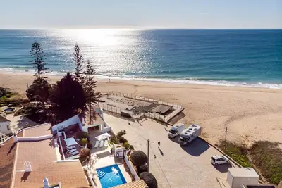 Image de Casa Bom Porto Beachfront Villa avec piscine chauffée à Praia da Luz, Lagos