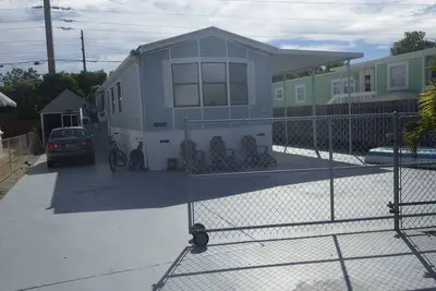 Image de Belle communauté privée avec restaurants, boutiques et divertissements à proximité.