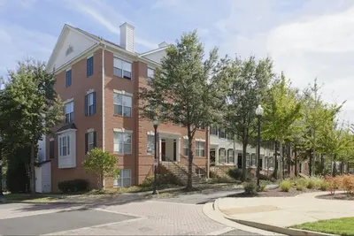 Image de Maison de luxe près du District de Columbia (Parking Garage Gratuit, Wifi et CAFÉ)