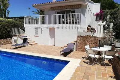 Image de Maison avec piscine en 1ère ligne de mer