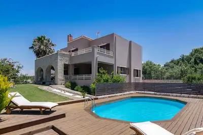 Image de Beautiful spacious villa for 8, Near taverns & mini markets, Ideal for families