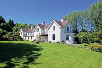 Image de Une grande maison de campagne, parfaite pour les réunions d'amis et de familles.