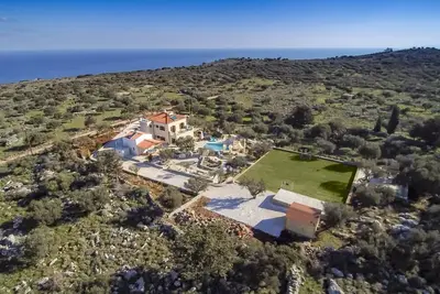 Image de Lux Villa ★ Piscine chauffée ★ Jacuzzi extérieur ★ Bbq et vue sur la mer