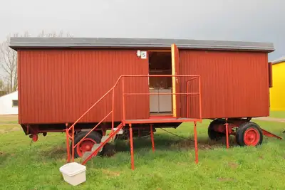 Image de Caravane il reste 5 chambres - caravane dans le jardin de Wangeliner avec cuisine d’été - utiliser