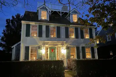 Image de Accueil familial de luxe avec grande cour in Town