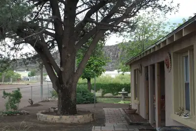 Image de 4 chambres, 2 salles de bain 3 blocs de Fort et à distance de marche du centre-ville