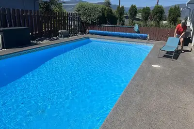 Image de L Une maison - grande piscine et cour privée,